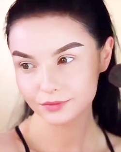 آموزش میکاپ آریانا گرند