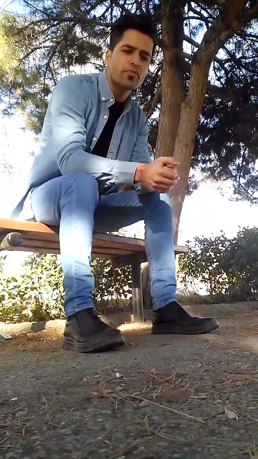 کسی ک فهم و شعور درستی نداره ب...