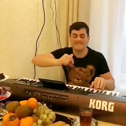 این آهنگ ی میلیون بازدید داشت