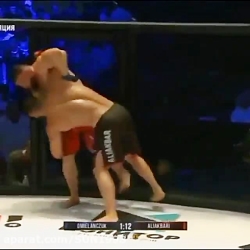 مبارزه امیر علی اکبری در ام ام...