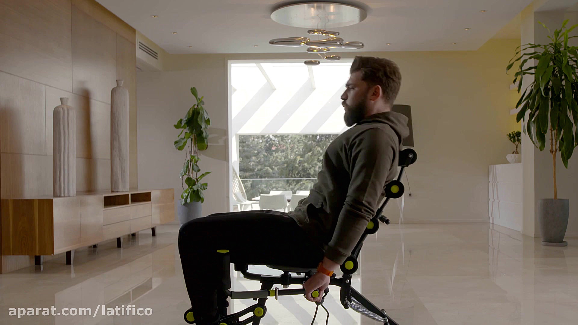 دستگاه دراز و نشست (بدنسازی شکم) لطیفی، محصولی برای کاهش وزن در خانه تام کروز