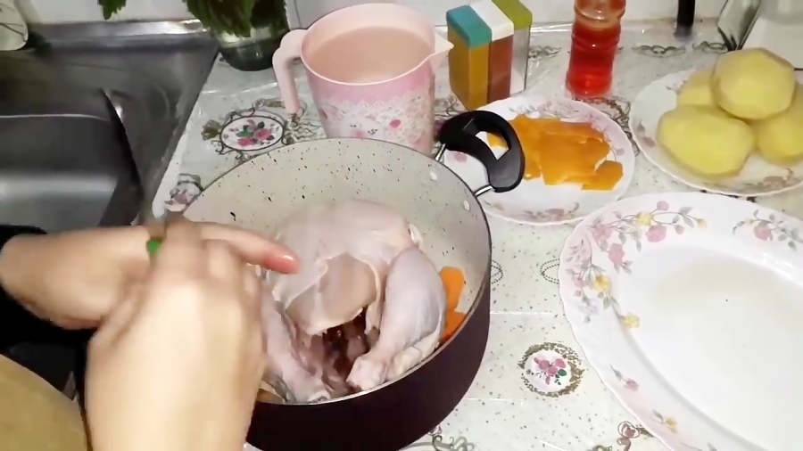 طرز تهیه مرغ درسته سرخ کرده خیلی آسان و مجلسی همراه با خاله سیما