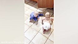 بچه های دوقلو شما را هر روز خو...