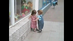 بوسه زورکی یه بچه