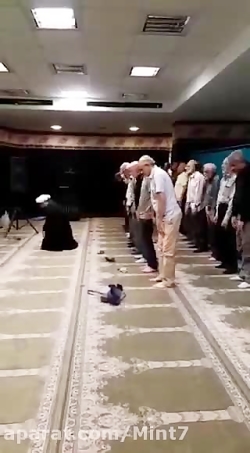 یک مسجد با دو پیش&zwnj; نماز و...