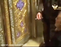 لحظه باز کردن درب حرم حضرت زین...