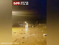 لحظه سرازیر شدن سیلاب به شهر کهنوج در استان کرمان
