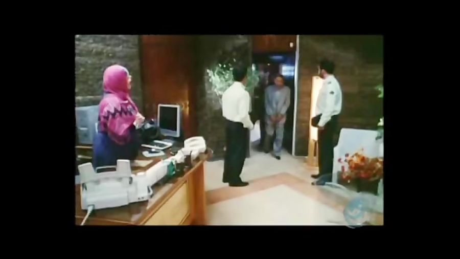 نعیمه نظام دوست و انوشیروان ارجمند در فیلم چراغ قرمز زمان15ثانیه