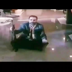 پرویز پرستویی یه دیالوگ داره،...