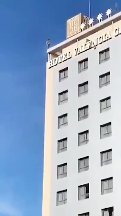 خودکشی جوان ایتالیایی به خاطر...