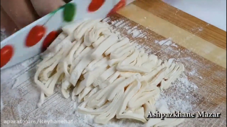 آش کشیده  با آشپز افغان (  با مرغ و ادویه عالی شد)