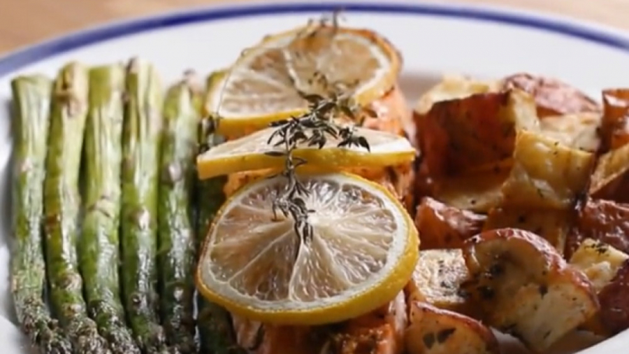 آشپزی سالم - بشقاب سالمون و سبزیجات - کلینیک لاغری سیبیتا