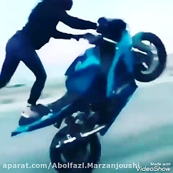 حرکات نمایشی با موتور زیبا و د...