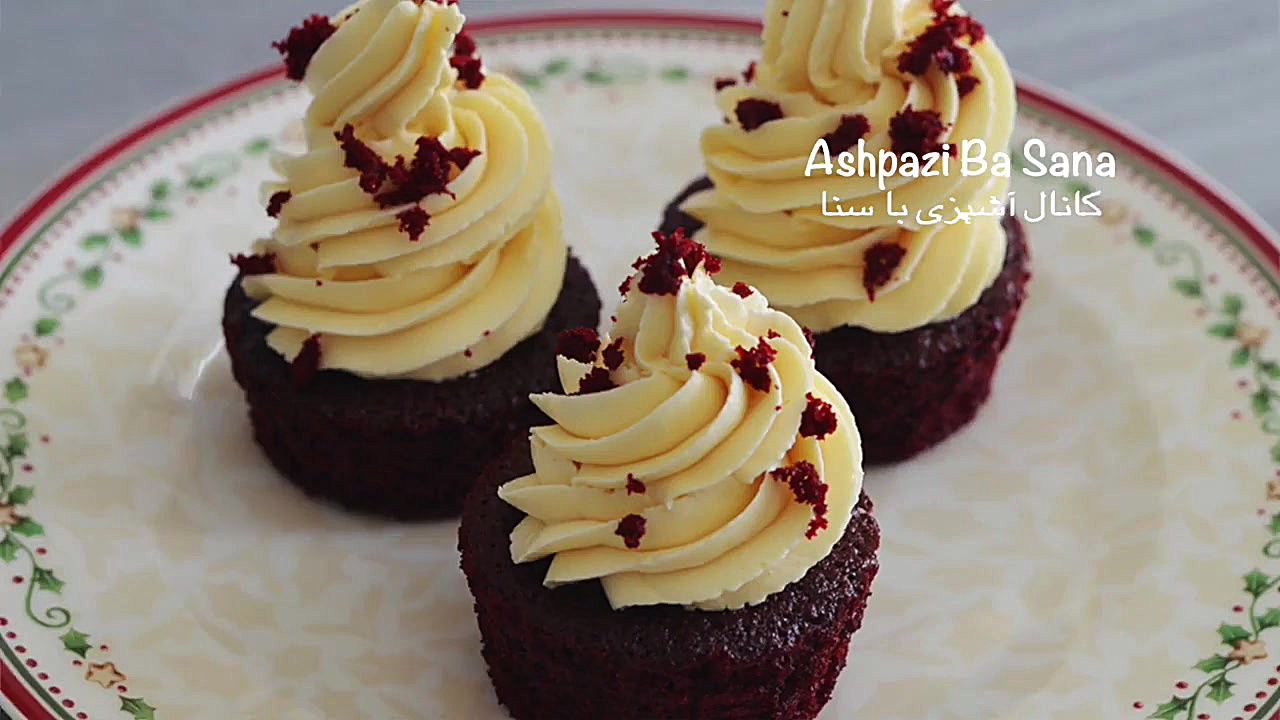طرز تهیه کاپ کیک رد ولوت حرفه ای و تکنیک مخملی کردن آن، ایده زیبا برای ولنتاین | جاستین بیبر