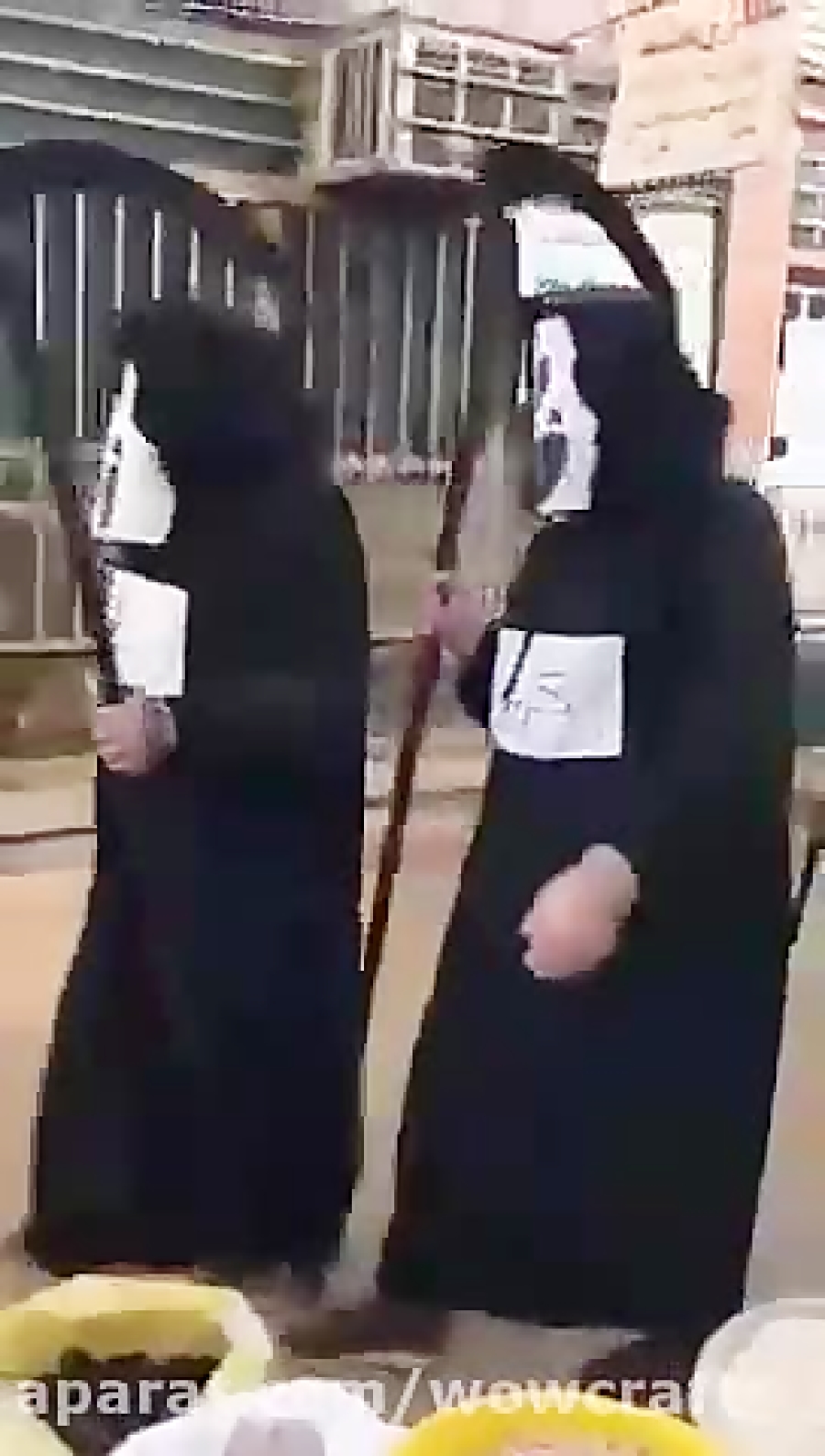 ترساندنِ مردم از کرونا با لباس...