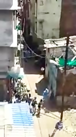 حمله با چوب و سنگ به پزشکان تس...