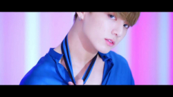 BTS (방탄소년단) 'DNA' Officia...