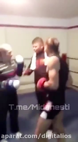 پیرمرده رو مسخره کرد ببین چیکا...