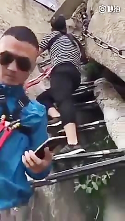 به پشت سرت نگاه نکن!