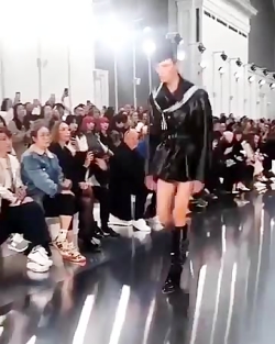 وقتی مامانت میگه بیا بیرون یه...