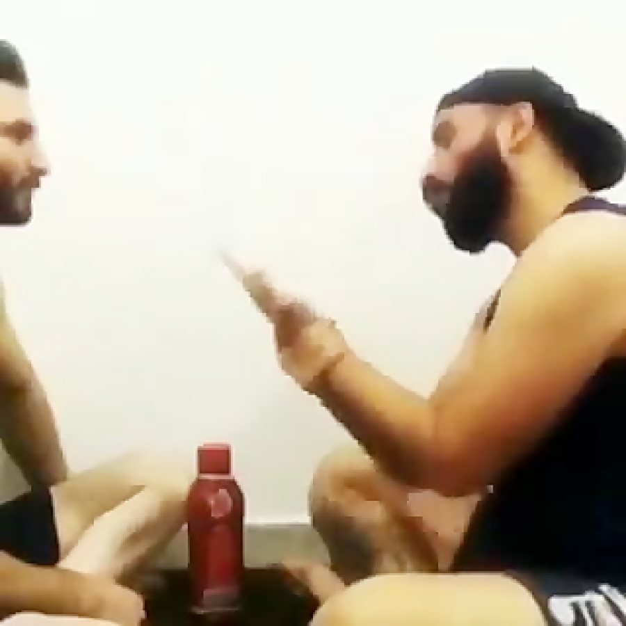 یک ساعته دارم میخندم