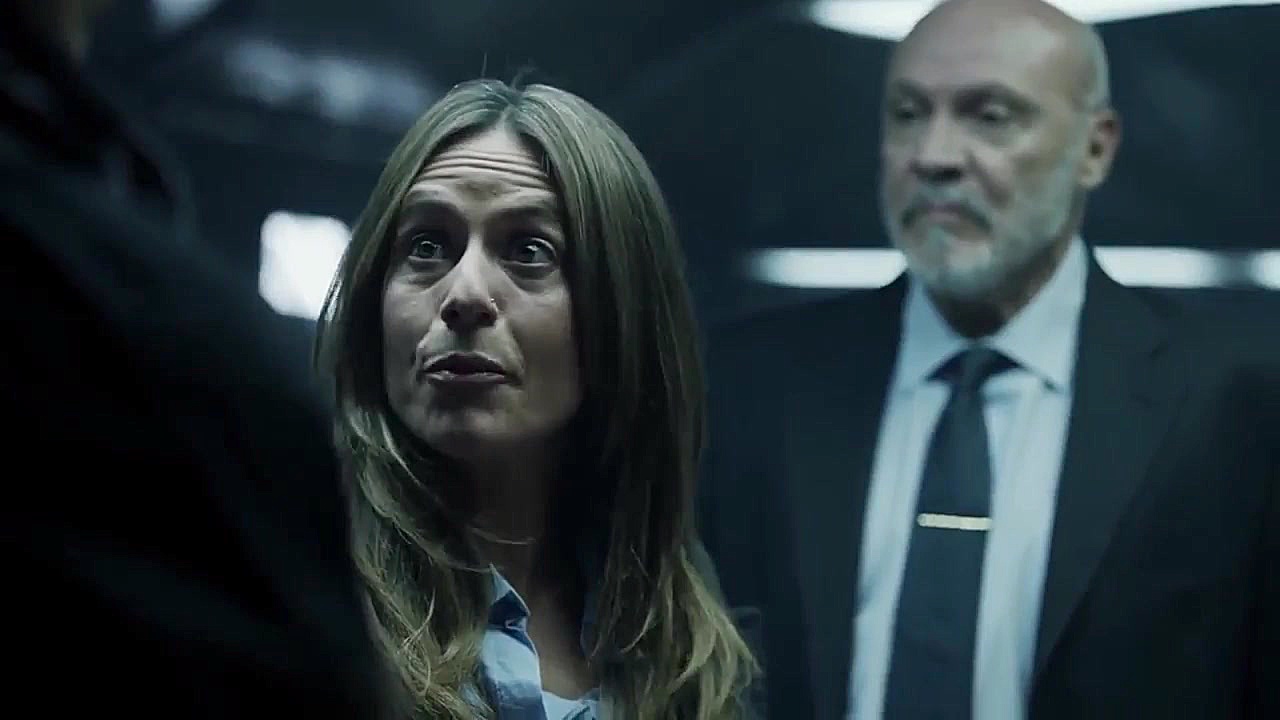 سریال خانه کاغذی دوبله فارسی - فصل اول قسمت هشتم - Money Heist S01 E08 زمان2284ثانیه