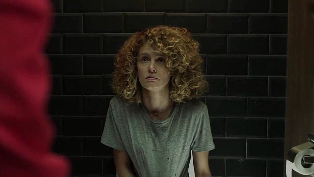 سریال خانه کاغذی دوبله فارسی- فصل اول قسمت نهم - Money Heist S01 E09 زمان2027ثانیه