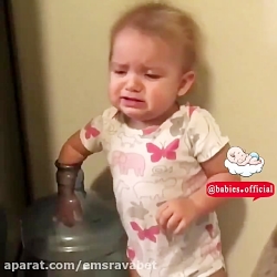 گیر کردن دست کودک در بطری