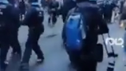 درگیری شدید بین معترضان به قرن...