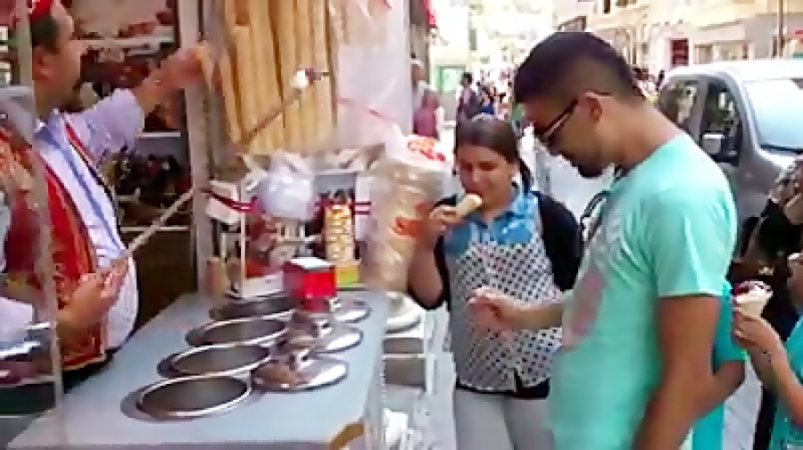 وقتی یک ترکیه ای بستنی میدهد