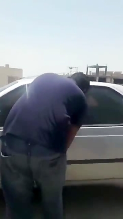 پسره یه سیخ گرفته دستش هرچی ما...