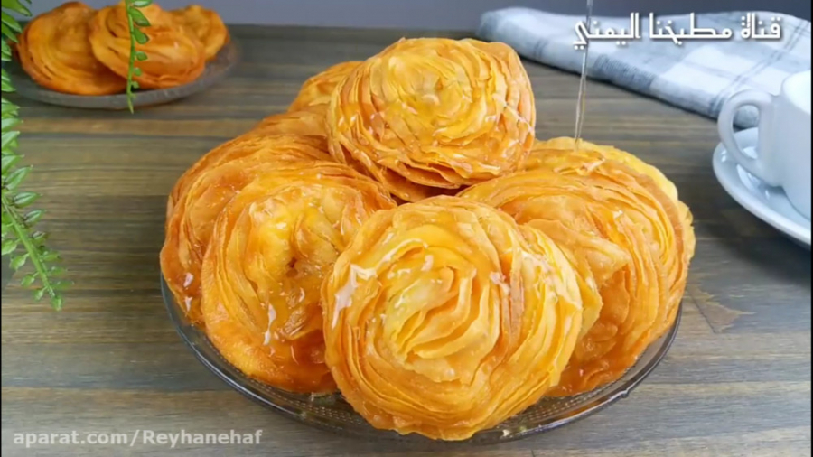 یک شیرینی هندی Chiroti با آشپز یمنی