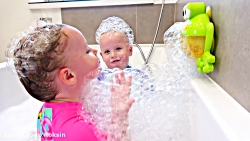 آب بازی گبی و الکس!