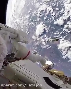 عنوان عبور یک ماهواره عجیب از...