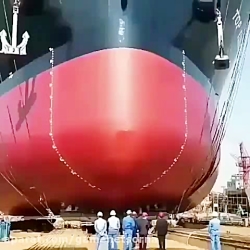 لحظه به آب انداختن کشتی خیلی ب...