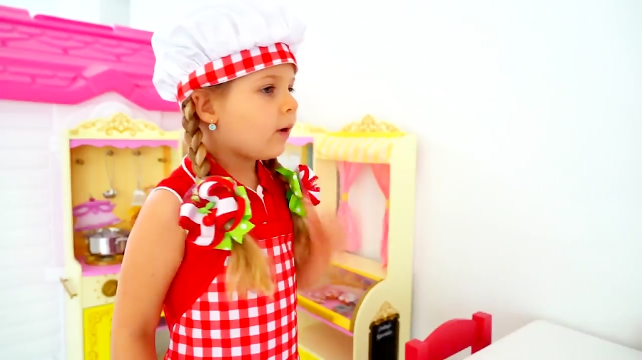 diana pretend cooking with cute kitchen toys