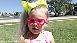 دیانا و عروسکش به گردش میروند...