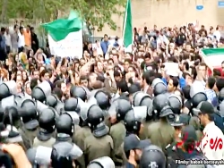 تجمع تهرانی ها در اعتراض به جن...