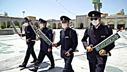 گلاب پاشی حرم مطهر امام رضا(ع)...