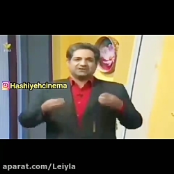 زانو زدن مجری در برنامه زنده