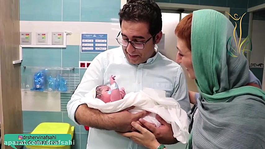 فیلم مستند زایمان سزارین در اتاق عمل آکنه