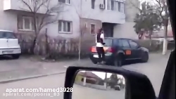 تازه خریده بلد نیست