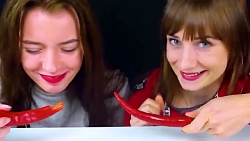 چالش آسمر لیس زدن و خوردن