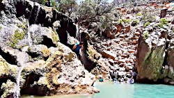 دره ای با آب زلال و خنک برای ف...