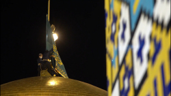 تعویض پرچم گنبد منور رضوی در ش...