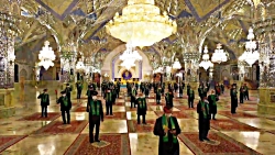 گلباران ضریح مطهر رضوی توسط خد...