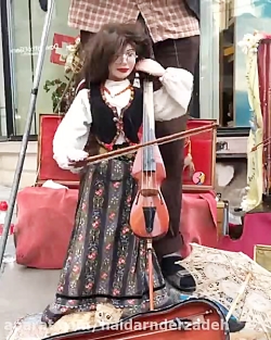 اجرای بی نظیر با عروسک گردانی