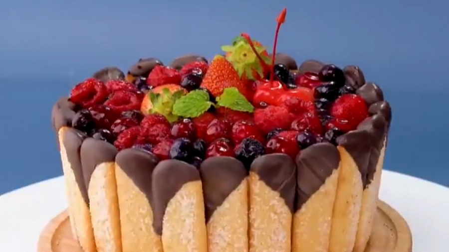 کیک آرایی و تزیین کیک و دسر