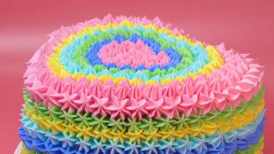 کیک آرایی و تزیین کیک و شیرینی