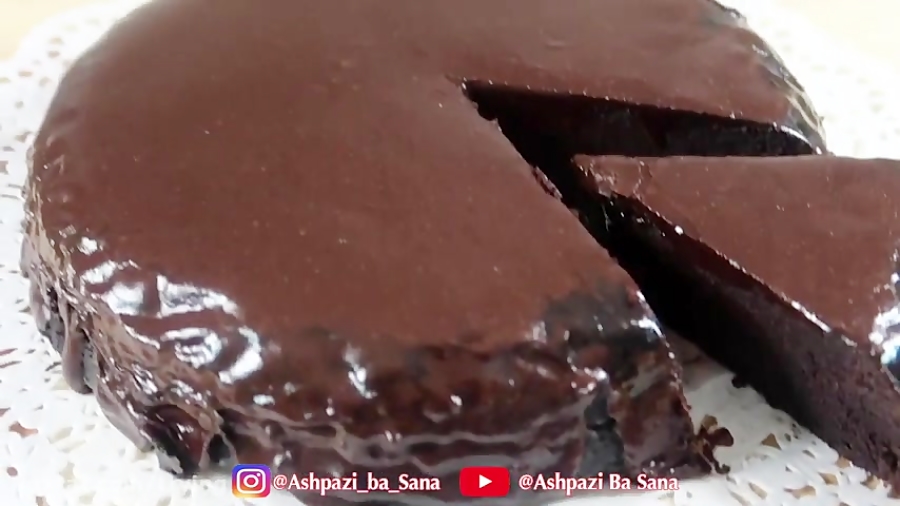 کیک شکلاتی در مایکروفر بدون شیر و تخم‌مرغ